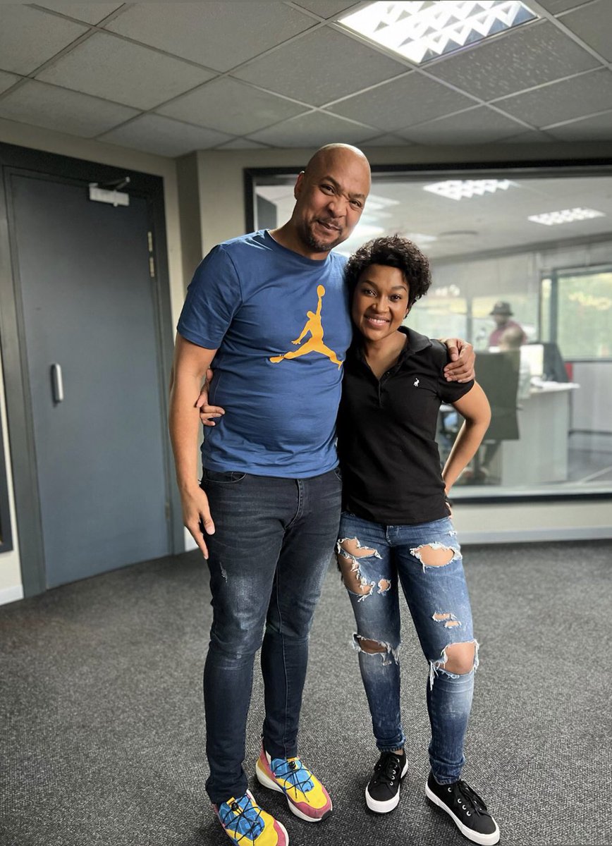Mmarona_M's tweet photo. Had an awesome, PoweredUp morning with @MararaMoabelo on @Powerfm987 this morning. Thank you for having me.🙏🏽❤️
#PowerUp
#PowerFM987 https://t.co/U2CsYORHxH