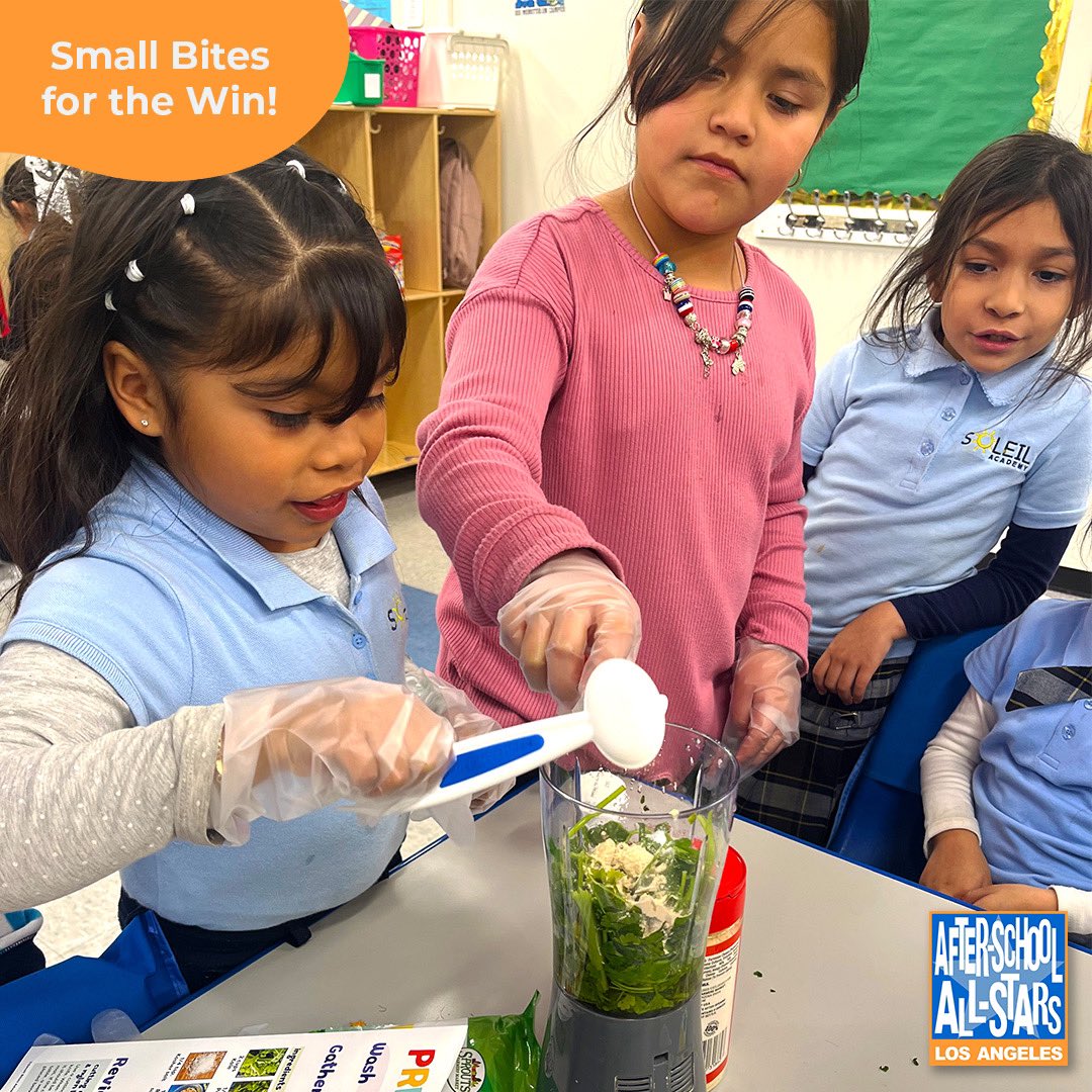 #AllStar chefs are back in the kitchen!🍴Our 🌟s recently made a delicious Super Power Kale Pesto, courtesy of <a href="/smallbitesclub/">Small Bites Adventure Club</a>. Making recipes like these introduces students to #HealthyHabits and teaches them to cook cautiously. 😋
#afterschoolprogram #EducateEnlightenandInspire