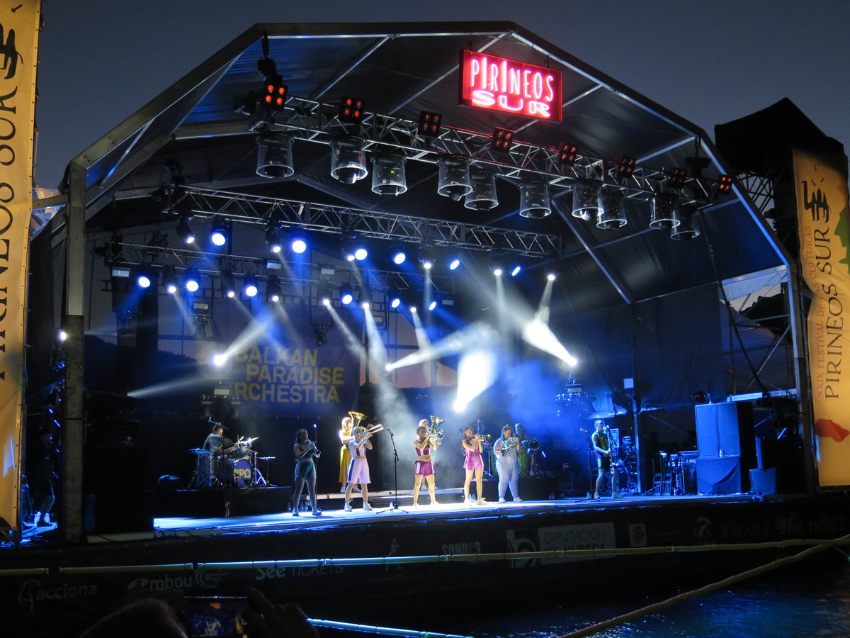 En el programa Sac de gemecs
Balkan Paradise Orchestra <a href="/MislataRadio/">Mislata Ràdio</a> Entrevista amb <a href="/balkanparadise_/">Balkan Paradise Orch</a> 29° Festival Pirineos Sur <a href="/FestPirineosSur/">Festival Pirineos Sur</a> 2022 <a href="/valledetena/">Valle de Tena</a> <a href="/Sonde3Prod/">Sonde3</a>
També música de Goran Bregovic
Divendres 21h <a href="/RcfmMerida/">Radio Crónica Folk Musical</a>
rcfmmerida.es
antares.dribbcast.com/proxy/rcfm?mp=…