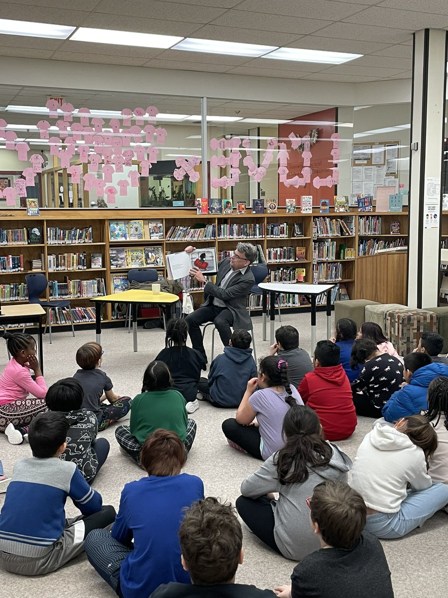 lavalleeLRSD's tweet photo. Thank you to @B_MayesSTV for coming out to read The Hockey Jersey to our Middle Years students! A very engaging guest speaker for I Love to Read Month. Our students had lots of good questions for Mr. Mayes about Local Government. https://t.co/fD2pQT2D83