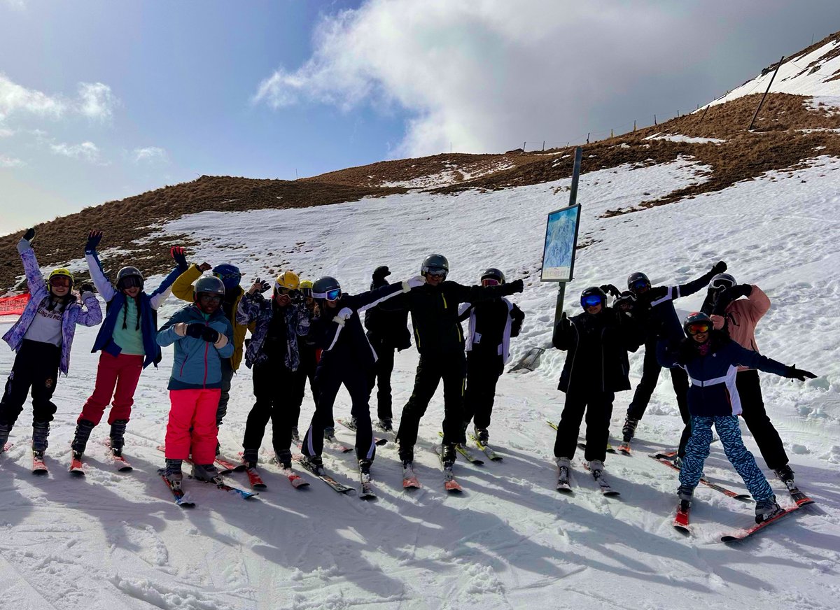 AminaAhmed25's tweet image. Day 4… Skiing, Sledging, Snowball fight with the locals and Pizza night ⛷️🛷🍕 #Cimone #Fanono #Skiing @TheRoyalSchool