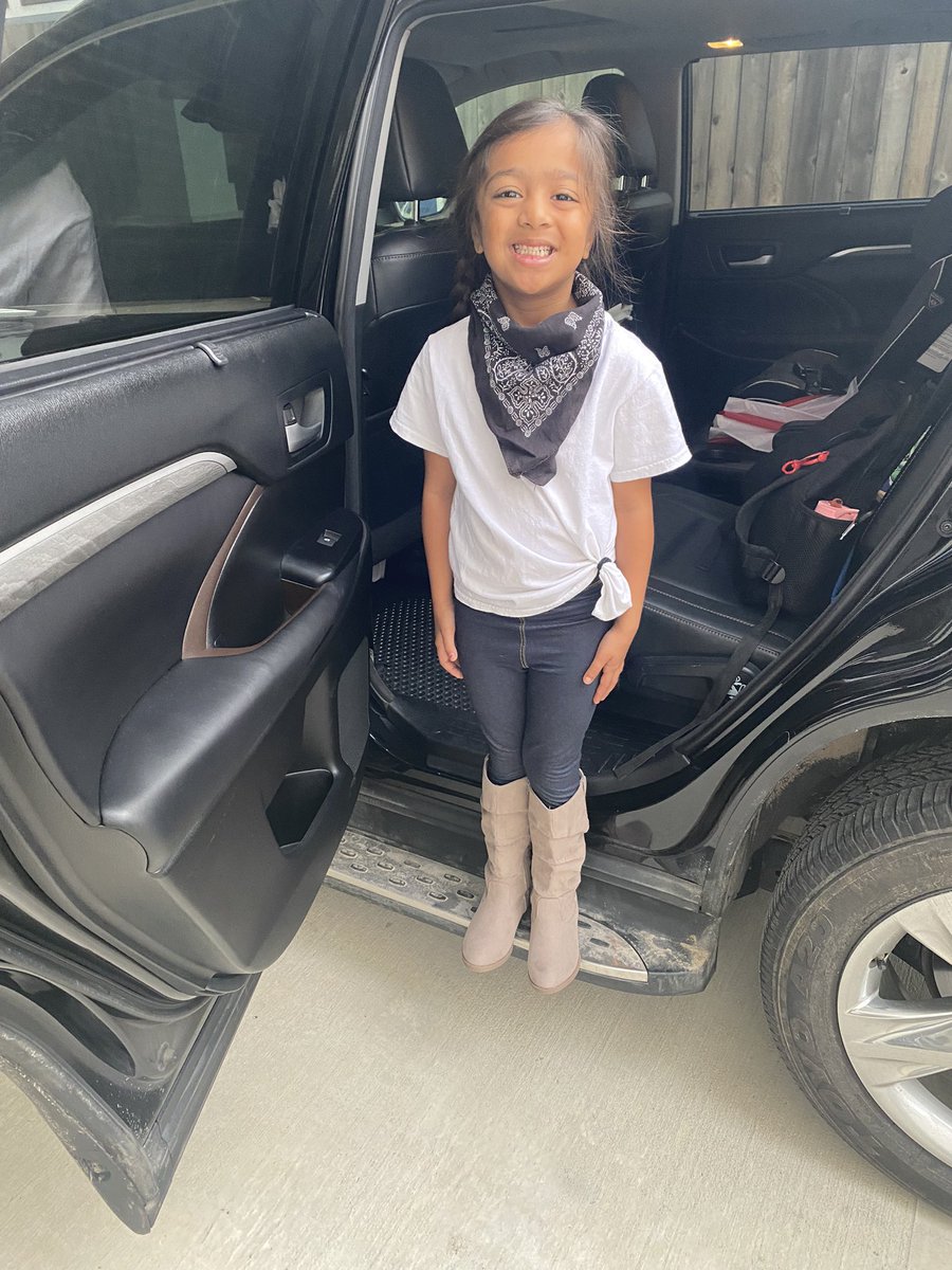 Best we could muster up…

#GoTexanDay #GoTexanHISD #ItsAThing #RodeoSeason #RodeoHouston