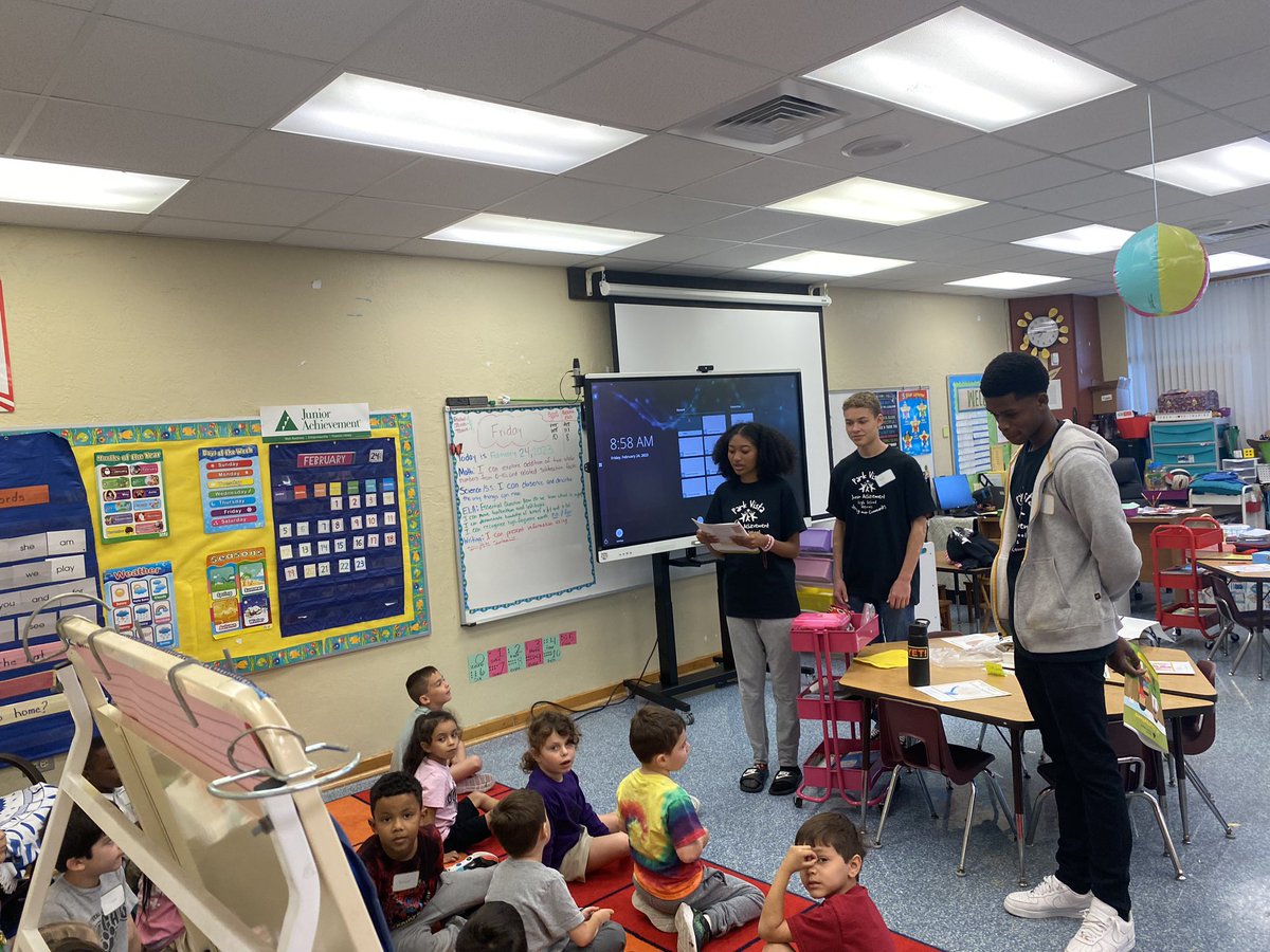 MigdalynV's tweet photo. Park Vista Ss planned &amp; delivered Financial Literacy lessons to Kinder and 1st Graders at Crystal Lakes Elementary. @JASouthFlorida @pvcobrashs @PV_Business https://t.co/ziI1OBpOC0