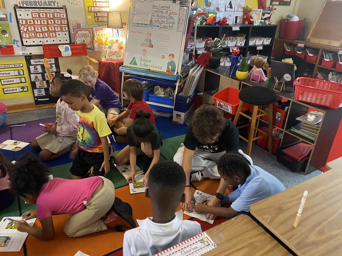 MigdalynV's tweet photo. Park Vista Ss planned &amp; delivered Financial Literacy lessons to Kinder and 1st Graders at Crystal Lakes Elementary. @JASouthFlorida @pvcobrashs @PV_Business https://t.co/ziI1OBpOC0