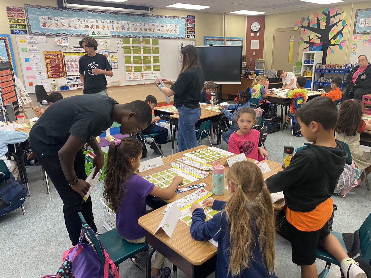 MigdalynV's tweet photo. Park Vista Ss planned &amp; delivered Financial Literacy lessons to Kinder and 1st Graders at Crystal Lakes Elementary. @JASouthFlorida @pvcobrashs @PV_Business https://t.co/ziI1OBpOC0