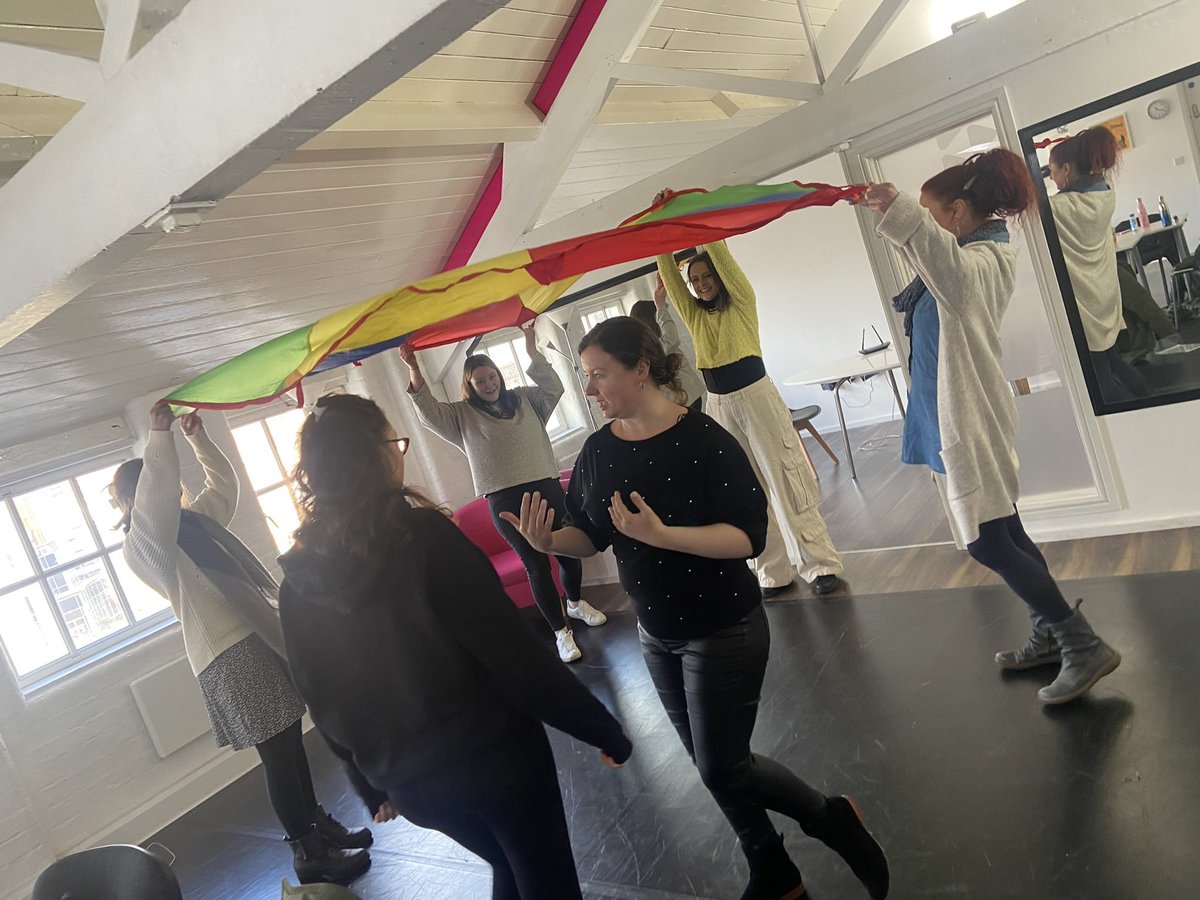 cest_services's tweet photo. Dance and movement CPD exploring our responses to learning new techniques of our movement within a group setting. #psychotherapy #mentalhealth #cpd #artstherapist #creativeartstherapies #creativetherapist #dramatherapist #counsellingpsychotherapist #movementpsychotherapy https://t.co/q4r21Lun4M