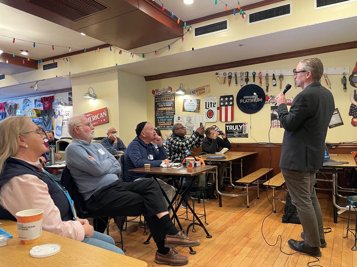 What a privilege to speak to new and veteran Philly tour guides this morning about tips for addressing the topic of religion in early Philadelphia history tours. This thread is a recap. 
#publichistory #dialogue #religiousliteracy