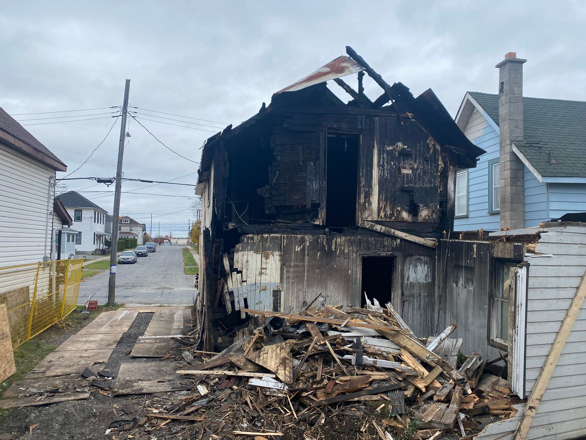 Environmentall's tweet photo. Photo Friday!
Some would argue that there is no precision in Demolition! We would argue the opposite. Tight spaces and calculated cases.
Let the experts ensure things are done properly so everyone leaves safely each day.
#demolitioncontractor #insurancerestoration #ECSI https://t.co/fRekMGmXQ3