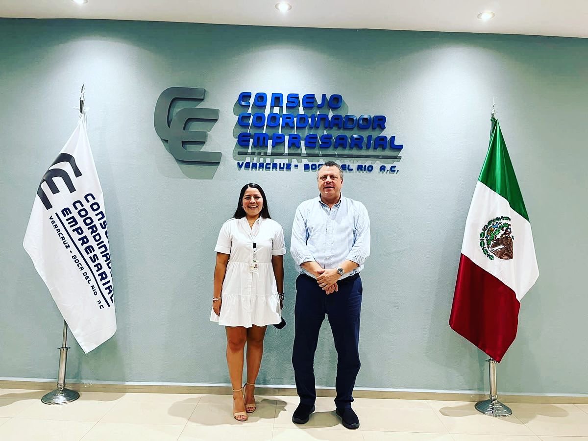 A solicitud de nuestro presidente de la <a href="/CaniracVerBoca/">CANIRAC Veracruz-Boca del Río</a>, Marcel Van Eyck, este día sostuvimos una reunión con la titular de <a href="/CondusefMX/">CONDUSEF</a> en Veracruz, Lic. Sharon Albornoz Nail.

Asistieron además, nuestro presidente <a href="/luisexza/">Luis Exsome</a> así como el director general Lic. <a href="/belgio_amaya/">Belgio Amaya Rizo</a>.