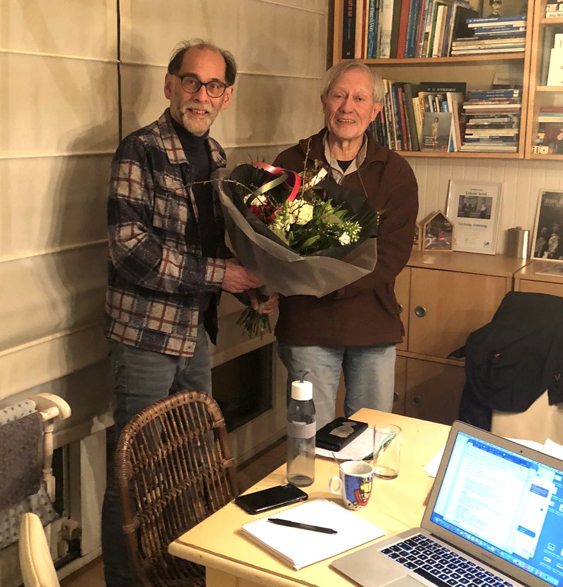 Onlangs trad Frank Persijn af als bestuurslid van onze stichting. Tien jaar lang was hij verantwoordelijk voor het coachproject HARI DEPAN SAYA en het Studiefonds. Het HDS was zijn idee om scholieren van de senior high school voor te bereiden op werk en studie. #sdgs