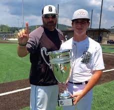 2ndLegends's tweet photo. Ever hear of a team winning 155 straight games?
Of course the BANDITOS were one of the few teams battling it out as the Top Texas baseball team of all time in our Top 100 book!
Coach Ray DeLeon led the Banditos, who are recognized at Cooperstown! Amazing. 
@BanditoBaseball https://t.co/HDM3vVDffl