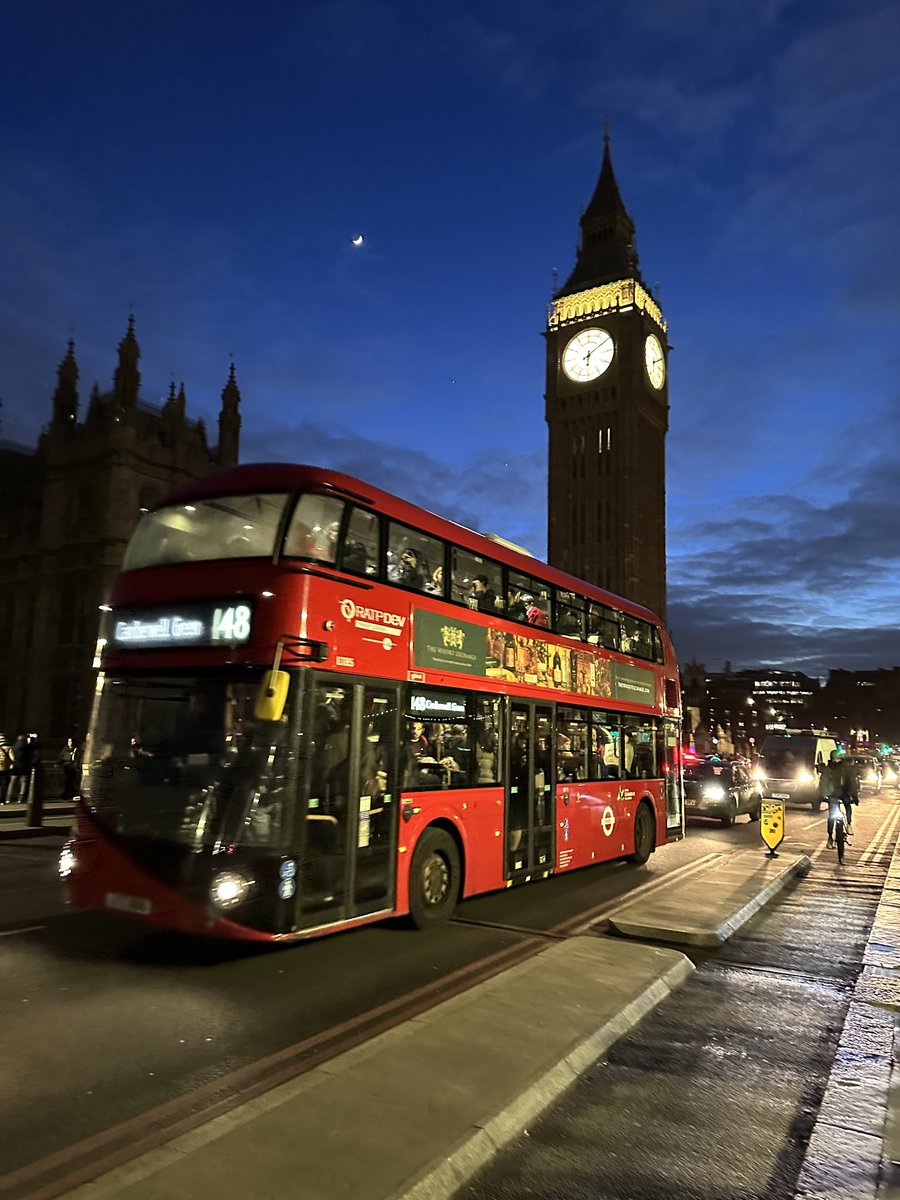 Red bus, Big Ben, crescent moon… not a bad #London photo