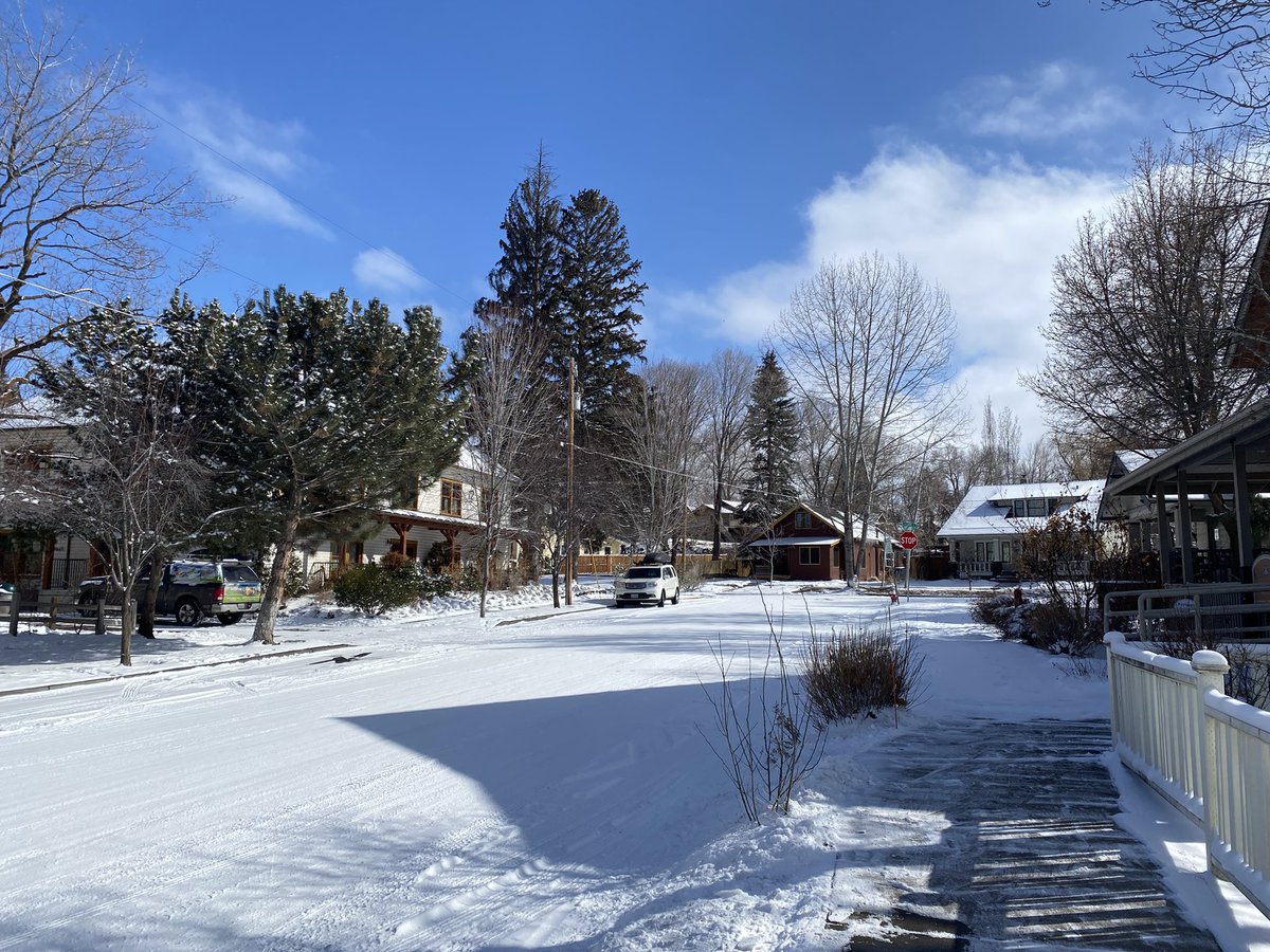 PicturskewPhoto's tweet photo. Downtown #Bend currently-13 #forgotmygloves https://t.co/KTbThkEZoc