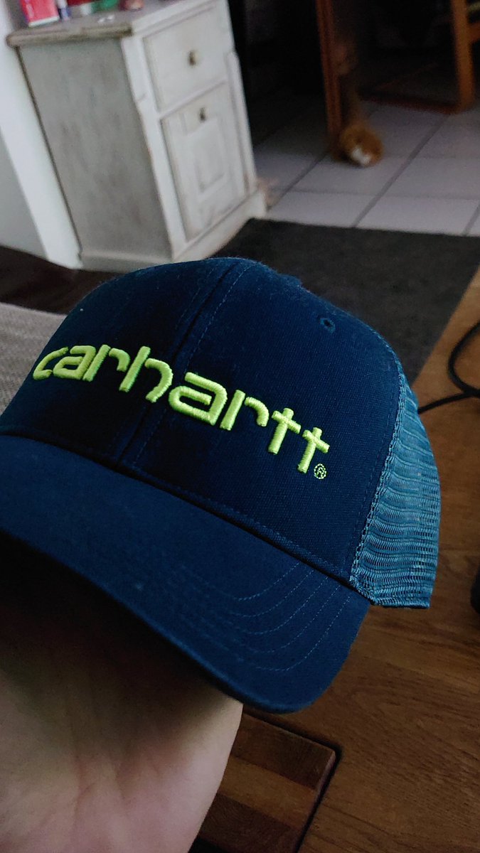 tobyniceinnoize's tweet photo. Da is datt Tobi glücklich 😊
Sag's wie's ist...#Carhartt Hoodies einfach die besten ever.
Liebe sie seit der Schulzeit - früher noch die ZipperJacken like Neopren.
Man wurden die gefeiert.🤣
Weiß nicht wie lang ich keine Snapback mehr hatte. #TruckerCap
#FriendsOfCarhartt https://t.co/psRhChxxHT