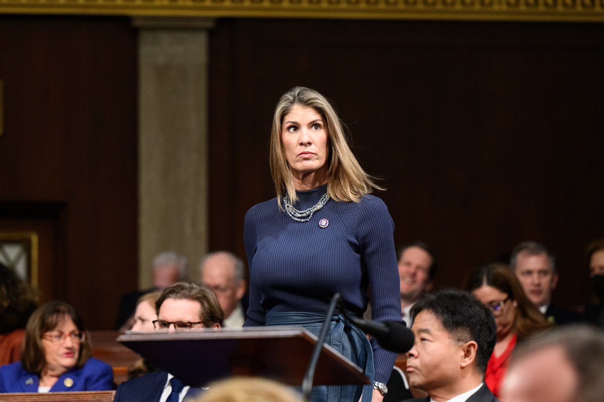 Lori Trahan tweet media