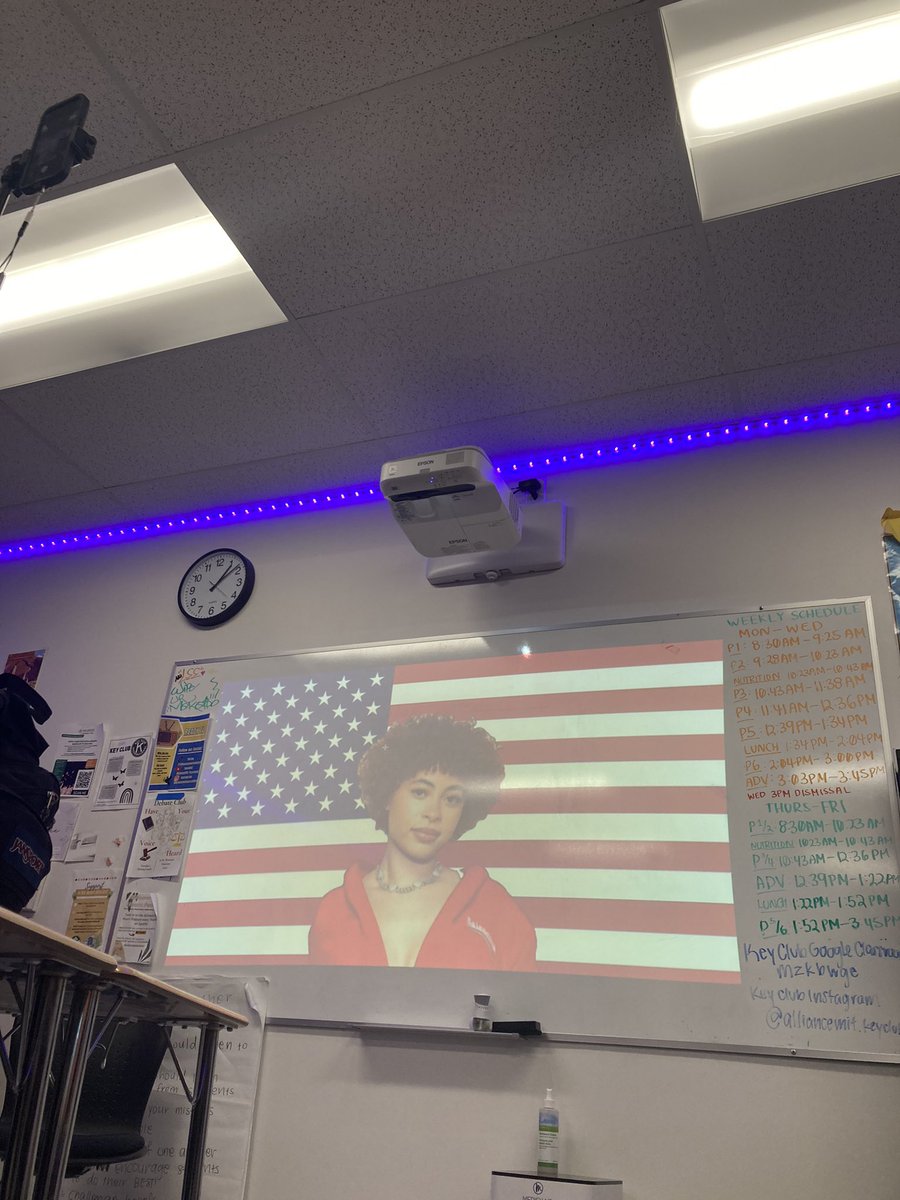 i_psion's tweet photo. Normal day at shool https://t.co/Yfq3EkVQpN
