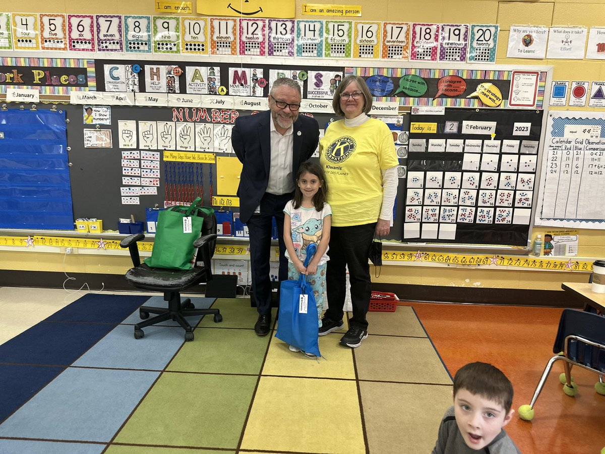 MsWendySLopez's tweet photo. Kiwanis @62Plainfield 🎉🎁 Thank you! #62learns https://t.co/JECIJLyXKA