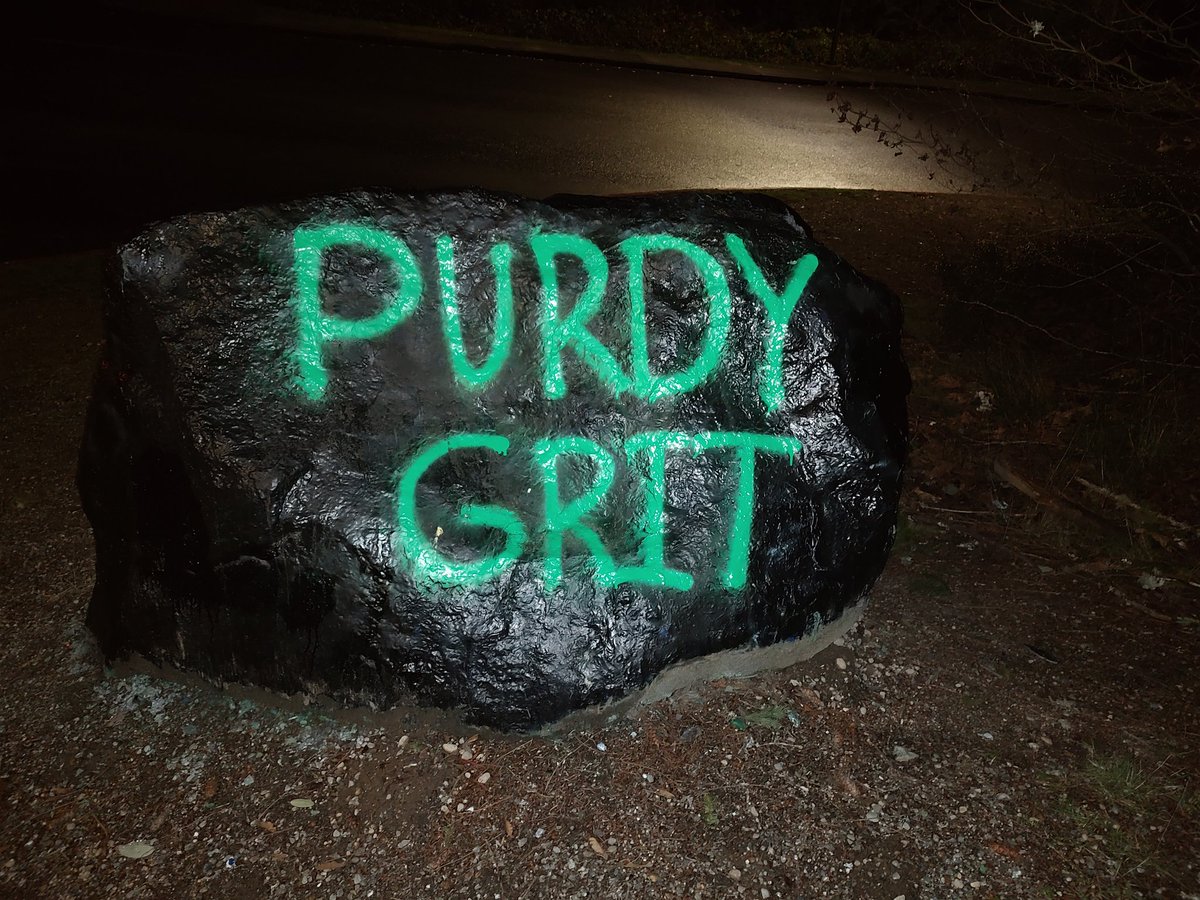 Live tonight with <a href="/AlexBenzegala/">Alex Benzegala</a> a bird fight for state as the Peninsula Seahawks <a href="/phsladyhawks/">PHS HOOPS</a> meet the Everett Seagulls
<a href="/EPS_EverettHS/">Everett High School</a> at TCC. Tip off 6pm on kghp.org