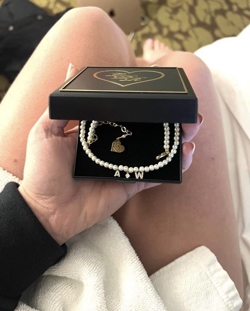 LDRHoneymoonIG's tweet photo. Blurry merch

February 24, 2023 (1/2) https://t.co/xLoqMhUooy