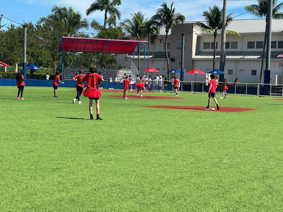 As Middle School’s Spirit Week comes to end, our students had a great time with all of our sport activities! #MiamiCountryDay #SpiritWeek