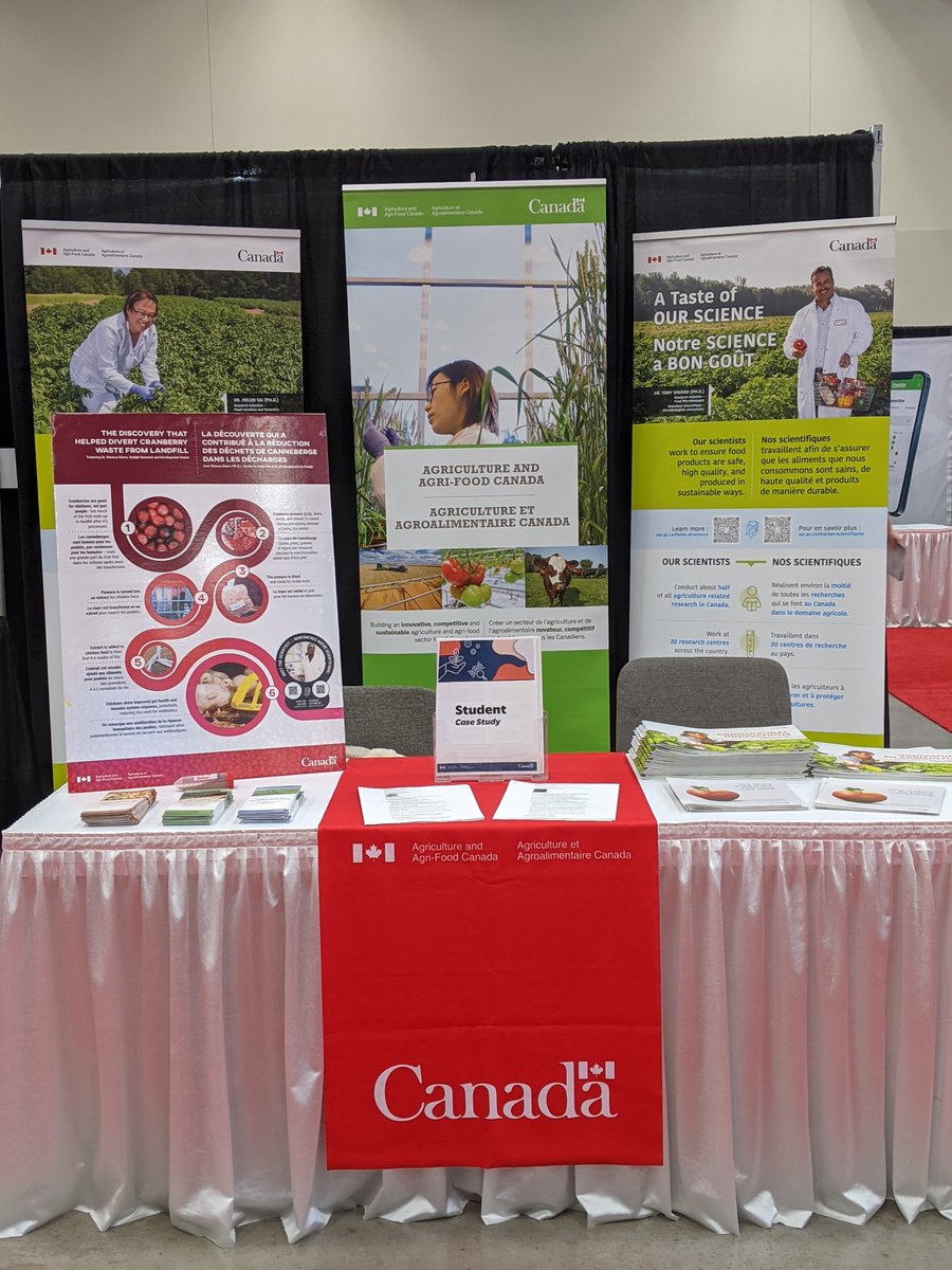 Holly_Fea's tweet photo. Thank you for stopping by to chat all things ag with me at @ofvc1 🍁 #CdnAg #ofvc2023 https://t.co/HMDcBGpfVM