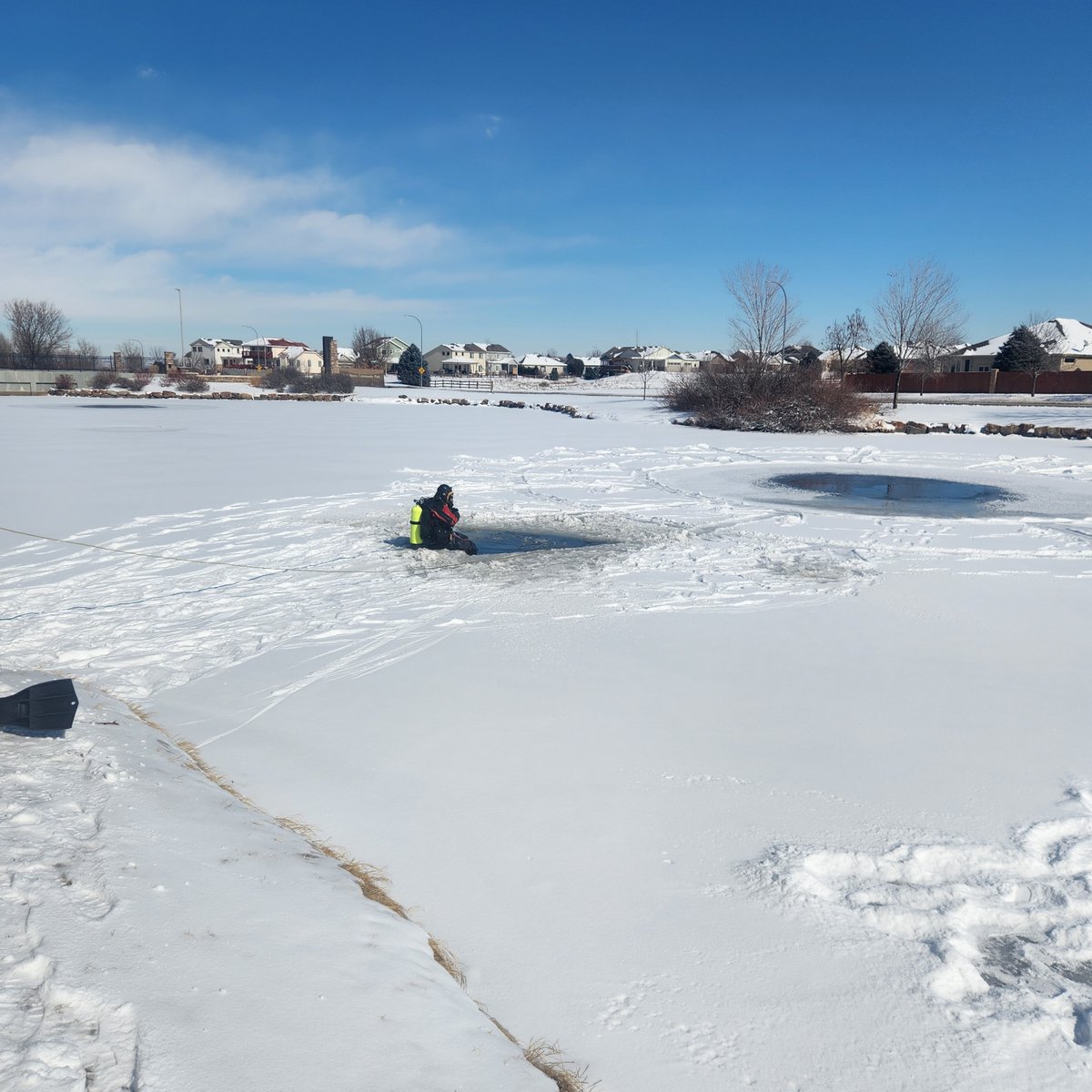 GreeleyFire's tweet photo. This week @GreeleyFire &amp; @wsfr_colo divers had #IceDiving #Training.   Practicing rescues to maintain certifications.
#IceSafety Never assume ice is safe.  
Keep dogs leashed near frozen ponds.
If your animal falls through the ice, call 911 immediately.
#Partnership 
#Cooperation https://t.co/Tl8BTrfIyB