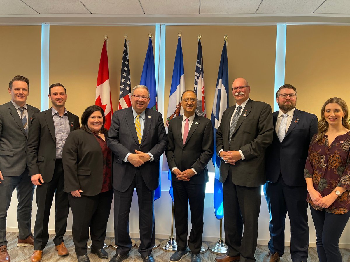 EdmontonGlobal's tweet photo. This week Edmonton Global had the opportunity to meet with the US Ambassador to Canada, Ambassador David Cohen. We had a wonderful roundtable discussion with Ambassador Cohen that included the @CityofEdmonton , @api_applied , @AmiiThinks, & @EdmontonScreen.
#edmontonregion https://t.co/Qjp1OFDfBE
