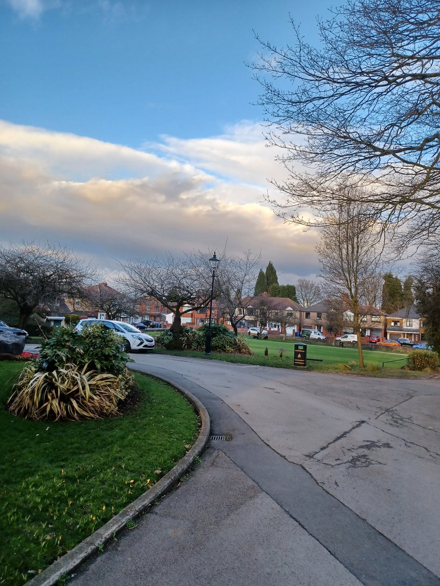 Friday night out on detached in Audenshaw and Dukinfield. Looking at reports of anti social behaviour but all quiet. Spoke with local residents and met lots of new yp. Love this job. <a href="/AngelaRayner/">Angela Rayner</a> <a href="/BillFairfoull/">Cllr Bill Fairfoull</a> <a href="/cllrcharlottem/">Councillor Charlotte Martin</a> <a href="/Hopwood2Melissa/">Melissa Hopwood</a> <a href="/jreynoldsMP/">Jonathan Reynolds</a> <a href="/tmbc_places/">Tameside Place</a>