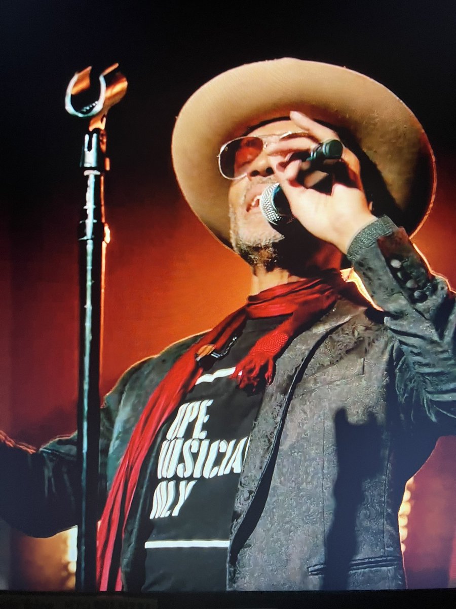 Mus_B_D_Musiq's tweet photo. thank you @AARP for another wonderful virtual concert ❤️🎼🎤#ericbenet https://t.co/mTxpchwkKg