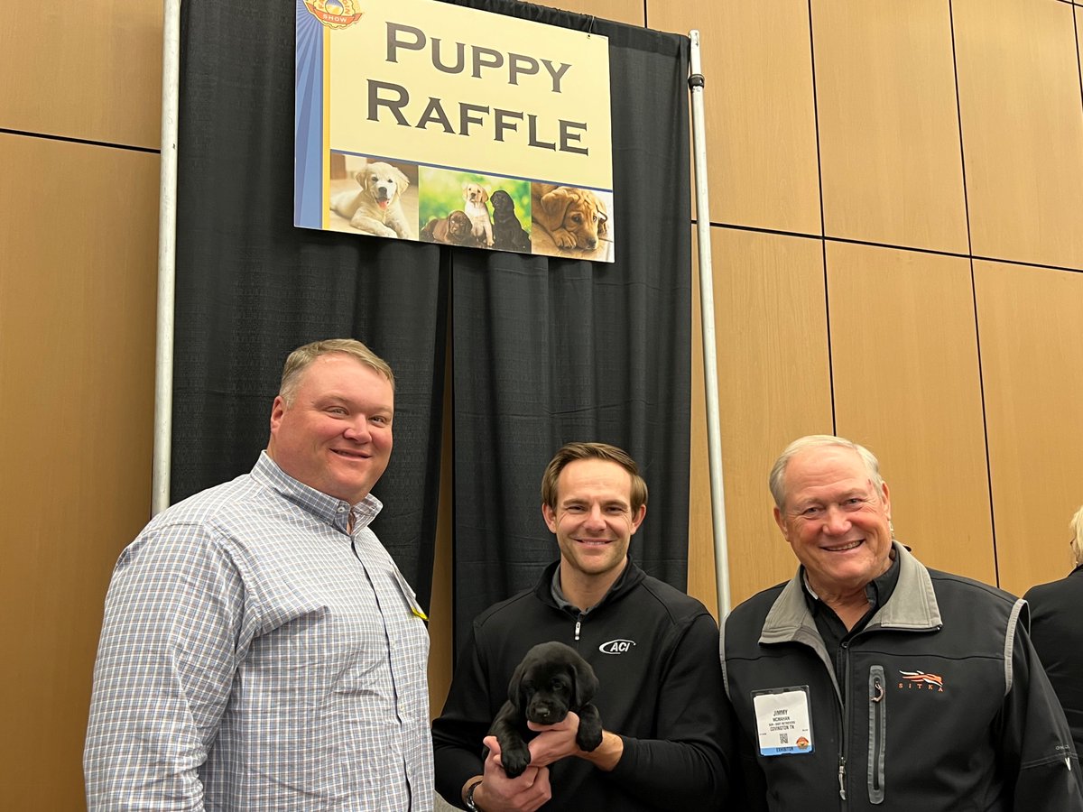 farmpress's tweet image. PUPPY LOVE @farm_gin_show 

Puppy raffle winner Tim Nelson of Bremen, IN #MSFGS2023 #farmandginshow