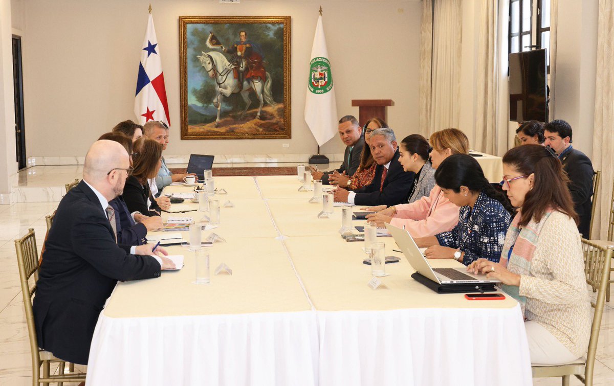 Los organismos internacionales son aliados estratégicos de nuestro país, con el objetivo de trazar una hoja de ruta conjunta que garantice una migración segura, ordenada y regular, sostuve una productiva reunión con <a href="/Graca_Patricia/">ana graca</a>, coord. residente de <a href="/ONUPanama/">ONU Panamá</a>.