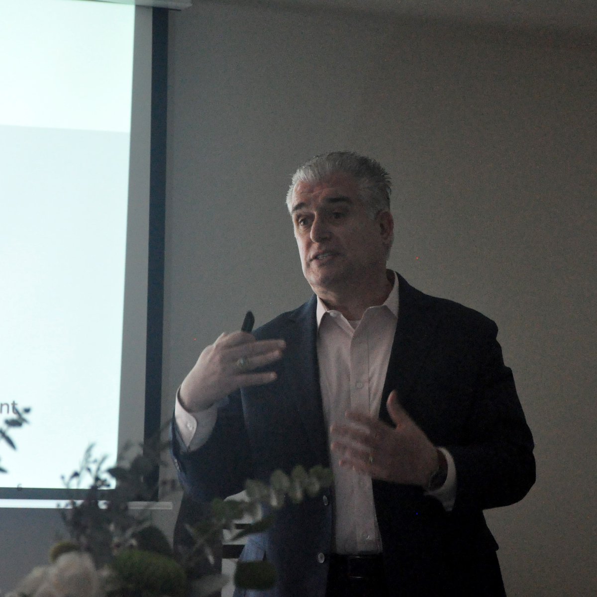 Scenes from this week's Leadership Bootcamp! 🙌 TY to our guest speakers and workshop leaders <a href="/ValGrubb/">Valerie Grubb</a>, LAFH board members Deb Deane and Brian Soloway, Meryl Mills, Frank Kingmansu, Paul Falcone, &amp; <a href="/LexGillette/">Lex Gillette</a>. It was an honor to learn from you! (1/2)