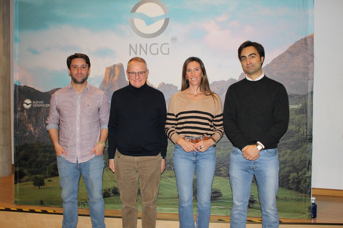 NNGG_Asturias's tweet image. Cerramos un debate en el que hemos compartido las grandes ideas para el futuro de #Asturias con @CangaFanoDiego y @AngelaPumariega .

🗣️“Salimos a ganar, no a ser los segundos” 

🔵El cambio en #Gijon y en #Asturias está en marcha!