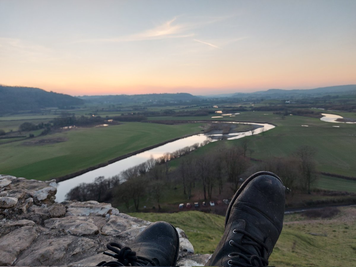 🏴󠁧󠁢󠁷󠁬󠁳󠁿❤️

#Wales #countryside #sunset