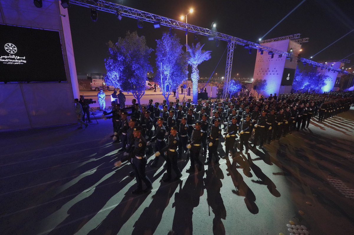 المسيرة | الرياض

ثلاث قرون من عزّ ومهابة
ثلاث قرون وما فيها غرابة

#يوم_بدينا
#يوم_التأسيس