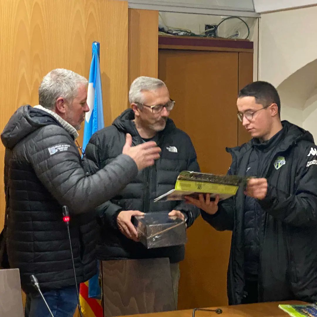 Aquest cap de setmana celebrem unes jornades ludico-esportives amb els amics del Club de Futbol Ela- Marivalois de França.
Uns dies plens activitats, moltes sorpreses i Futbol!!!
Gràcies amics per la visita....sentiu-vos com a casa vostra.
#somremences