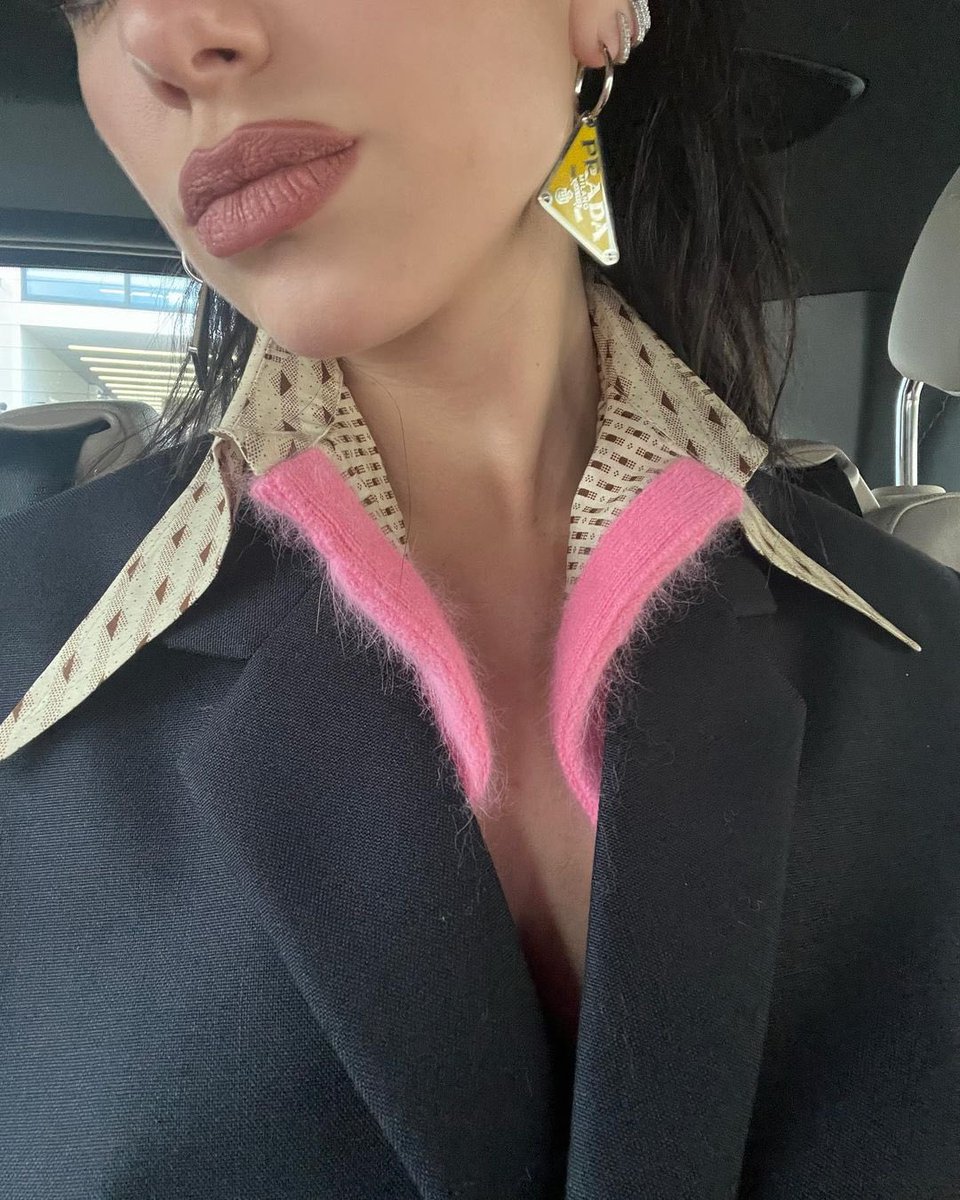 DUALIPAFAM's tweet image. Dua Lipa vía Instagram.