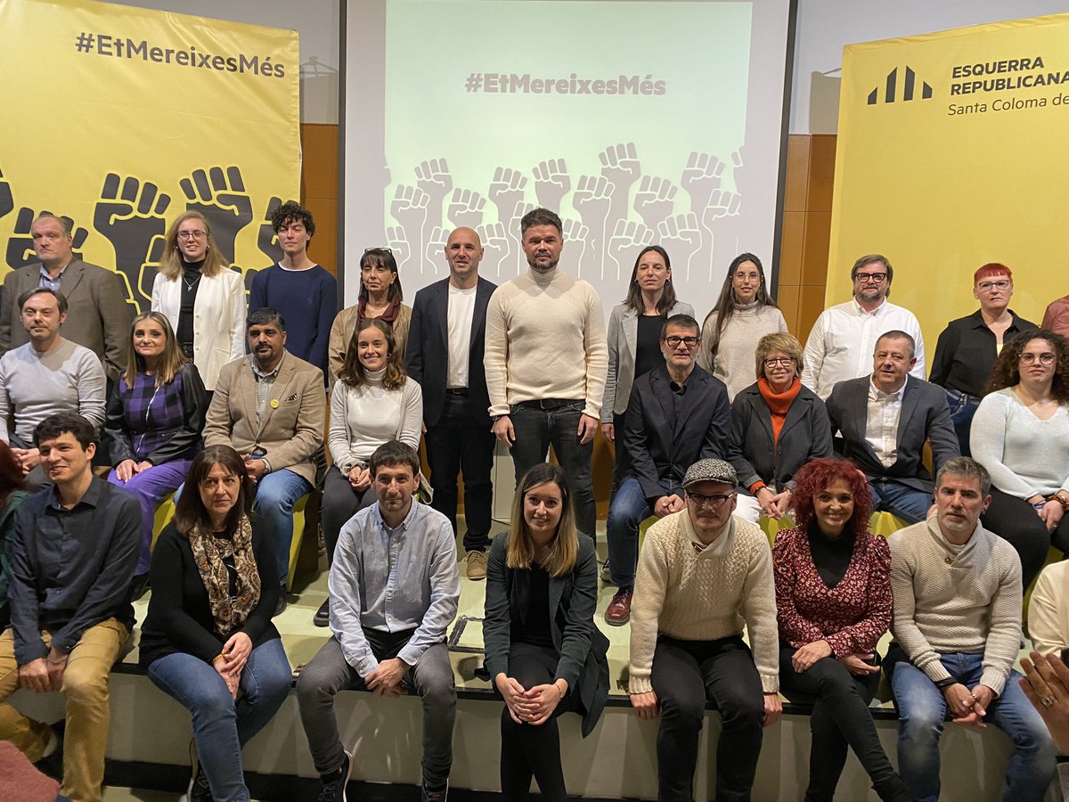 JoanTarda's tweet photo. Gran presentació avui de la llista republicana de Santa Coloma de Gramenet encapaçalada per @gabrielrufian #EtMereixesMés El republicanisme vitalista, innovador, esquerrà, divers, indepe i intergeneracional de l’àrea metropolitana. https://t.co/N36uR1AOAA