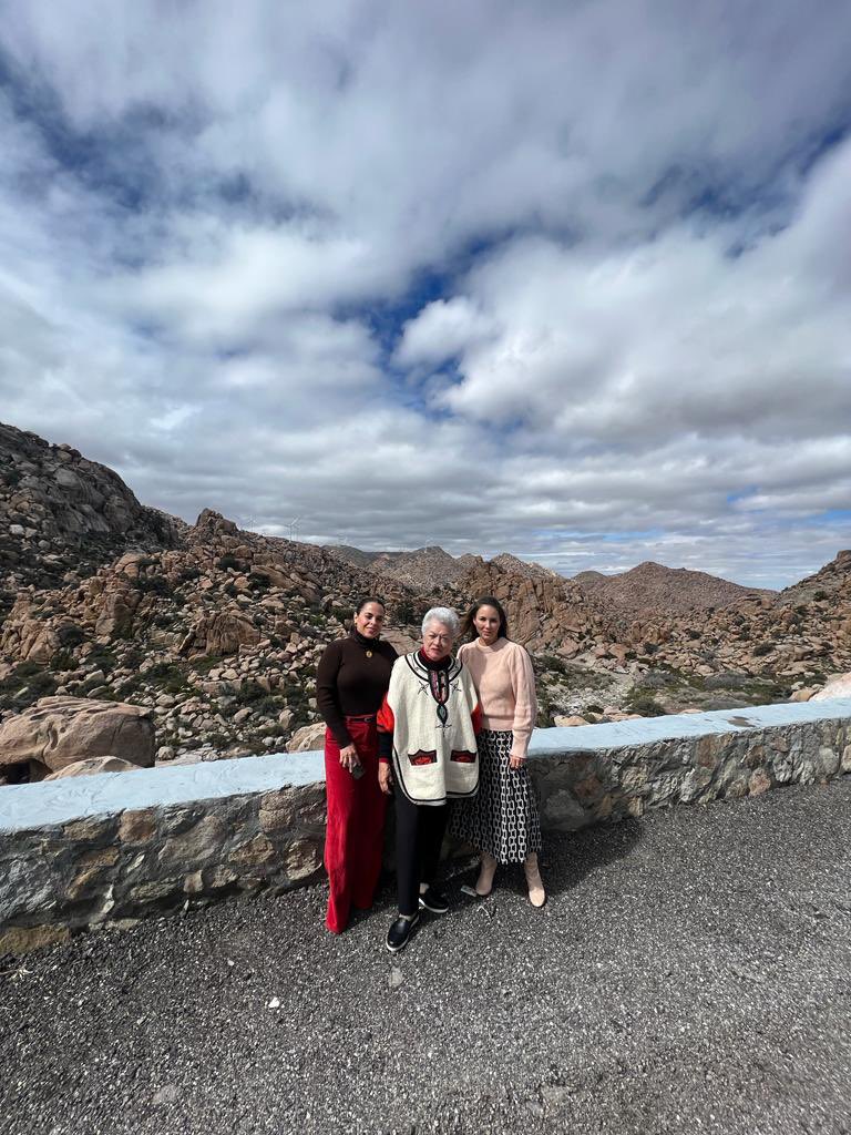 Camino a #Mexicali por una carretera impresionante que pasa por la #Rumorosa.
Rumbo a la conmemoración del 14 aniversario de la Fundación Hélice AC.
Impartiré conferencia:
Cómo Fortalecer Capacidades al Transitar Hacia una #EconomíaCircular
Caso de Baja California