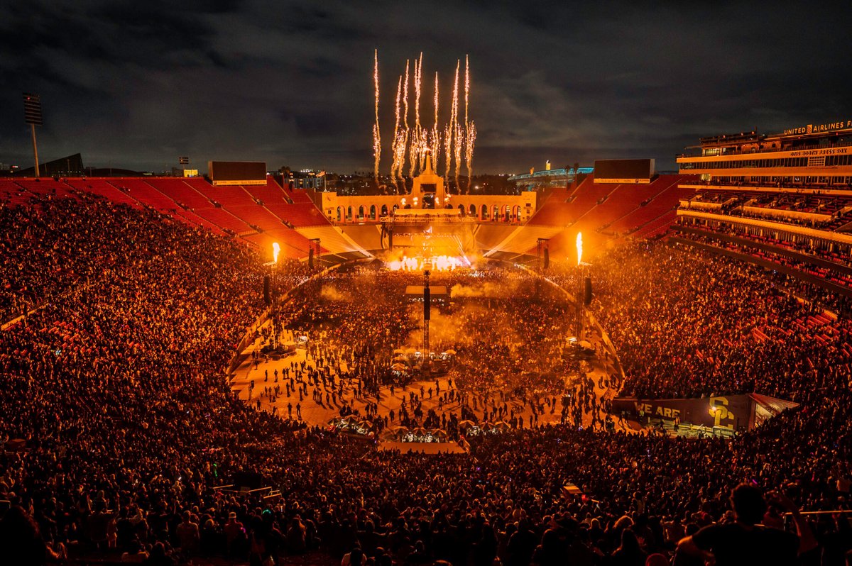 bjeaglefeather's tweet photo. Kx5, Kaskade & deadmau5, share full set from historic, record-breaking Los Angeles Coliseum show https://t.co/rWPaWhLnSR | @YourEDM @lacoliseum available exclusively via @applemusic @kaskade + @deadmau5 = @kx5official #YourEDM https://t.co/Y4mqjWpJ3J