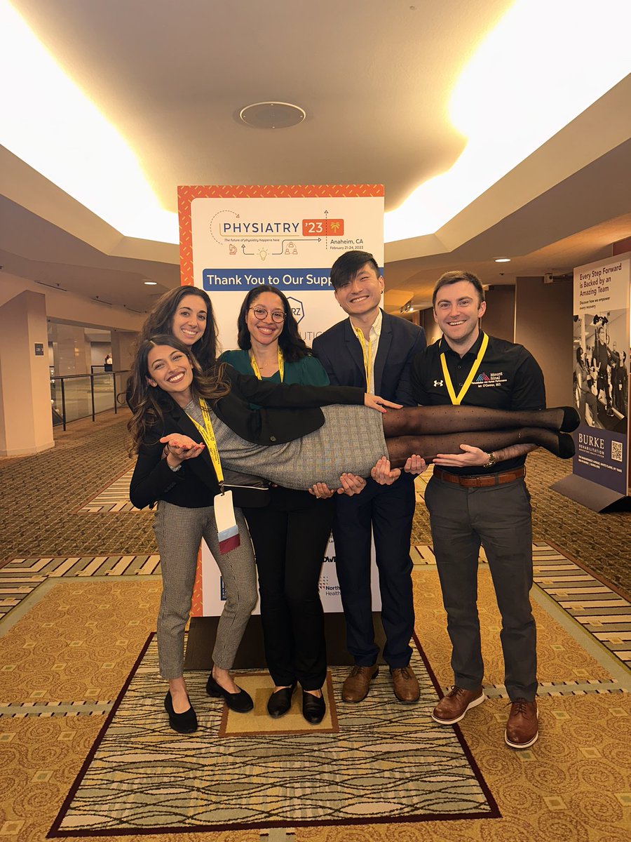 Ian_T_OConnor's tweet photo. #physiatry23 with the crew! @MountSinaiRehab https://t.co/pQ5koy2PbC