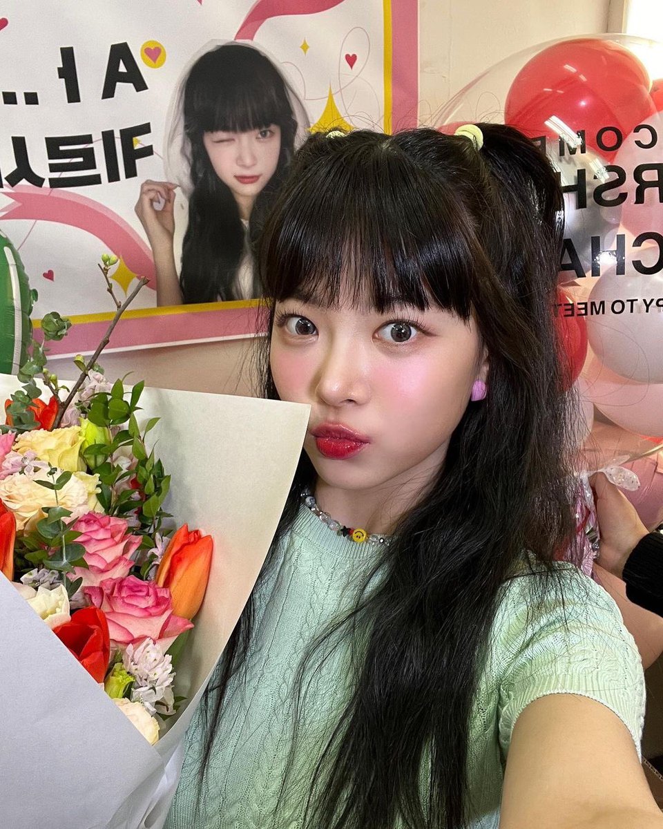 eucchae's tweet photo. come and get your beloved flowers, she would gave you lots of it, fearnot! 🌼💭 https://t.co/vsWd0rqcGp