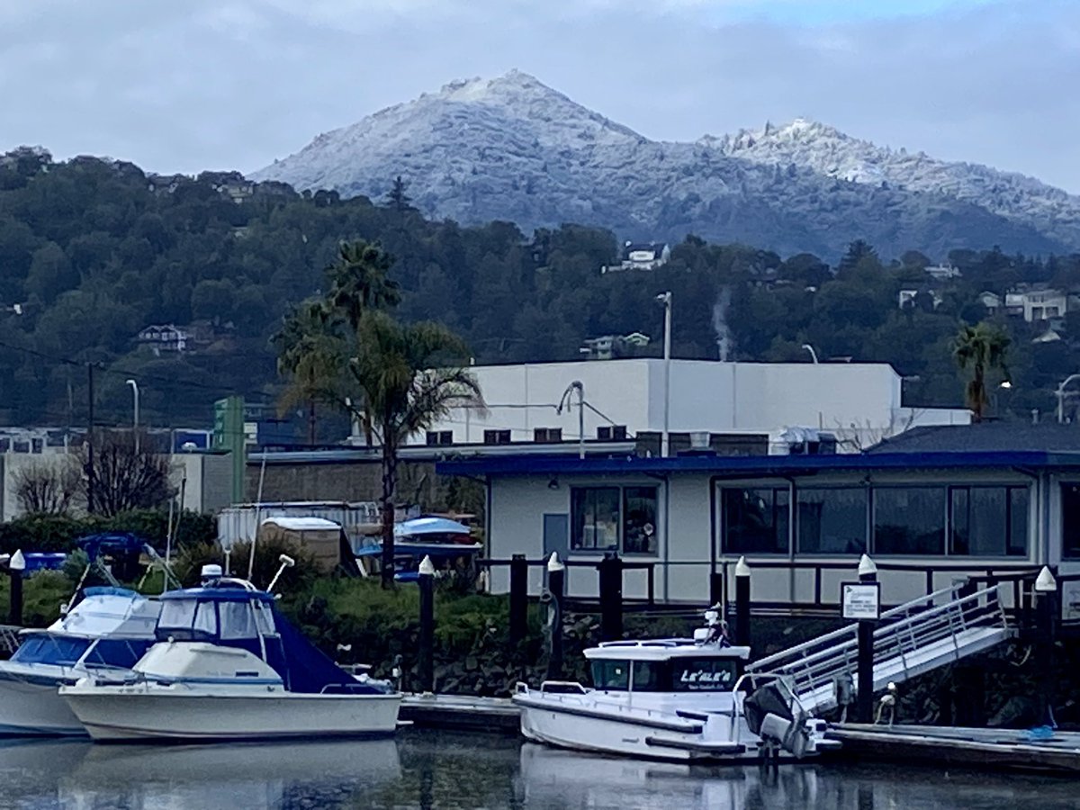 kjsmead's tweet photo. California Dreaming … Last night it was heavy rain high winds, thunder &amp; lightning, and hail. Woke up this morning to a rare dusting of snow on Mt. Tam, as seen here peeking out above the San Rafael canal. #marinsnow #MtTamSnow https://t.co/wFUDhautok