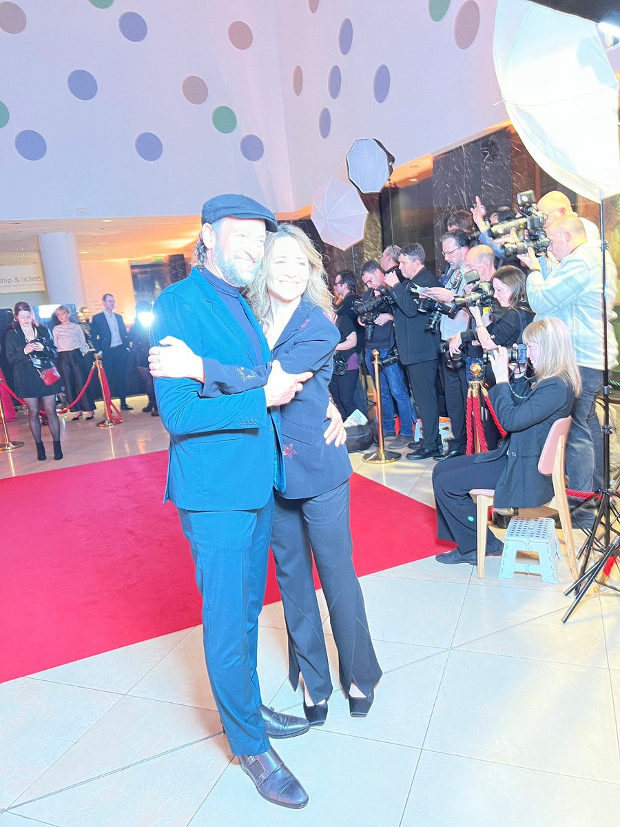 Deanne Bray tweet media