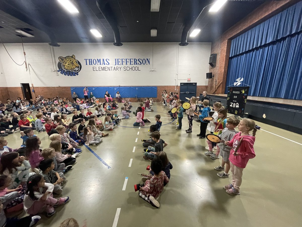 KCS_JeffMusic's tweet photo. We had so much fun listening, learning, and making music with @ZigWajler! Thank you to our amazing PTO for providing this great experience! https://t.co/behwuVpNRr