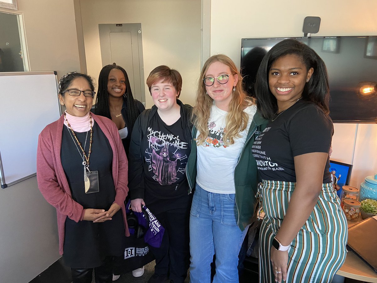 ROHS_Reimold's tweet photo. Thank you @rohsdiversity for planning some of our ROHS #blackhistorymonth events. Ending out BHM with Chiante Lymon, Executive Director of Society for History &amp; Racial Equity. Such a good ? to end with, “How do you plan to use your career or pathway to be a change agent?” 👊 https://t.co/daZ9mlLCR7