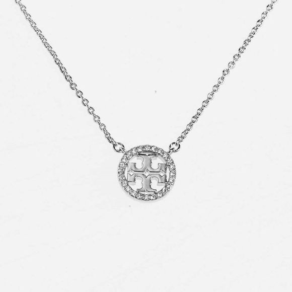 PamEstill's tweet photo. So good I had to share! Check out all the items I'm loving on @Poshmarkapp #poshmark #fashion #style #shopmycloset #toryburch #torrid #americanvintage: https://t.co/Rqj5Q2UJQD https://t.co/qtdKjDHYP4