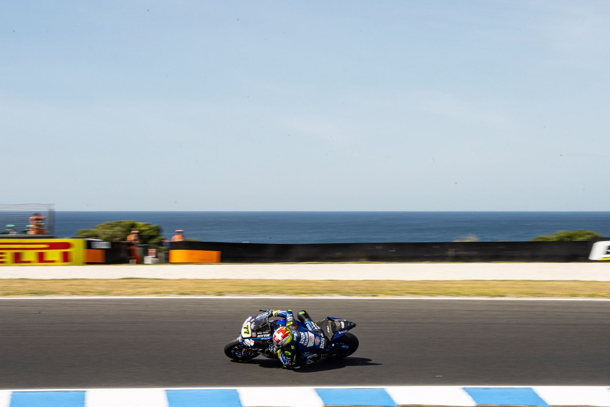 DomiAegerter77's tweet photo. #FrontRowStart in #WSBK debut at #AUSWorldSBK 

#Superpole closed in 🅿️3️⃣ - 1´29.635 +0.235; #Race1️⃣ starts at 06:00am CET

#DA77 with @GRTYamahaWSBK put in a blistering speed at @PICircuit 

@WorldSBK 
@yamaharacingcom #R1 
#ARAI 
#IXS 
#FiveGloves 
#DaytonaBoots https://t.co/0ZvoTB32mz