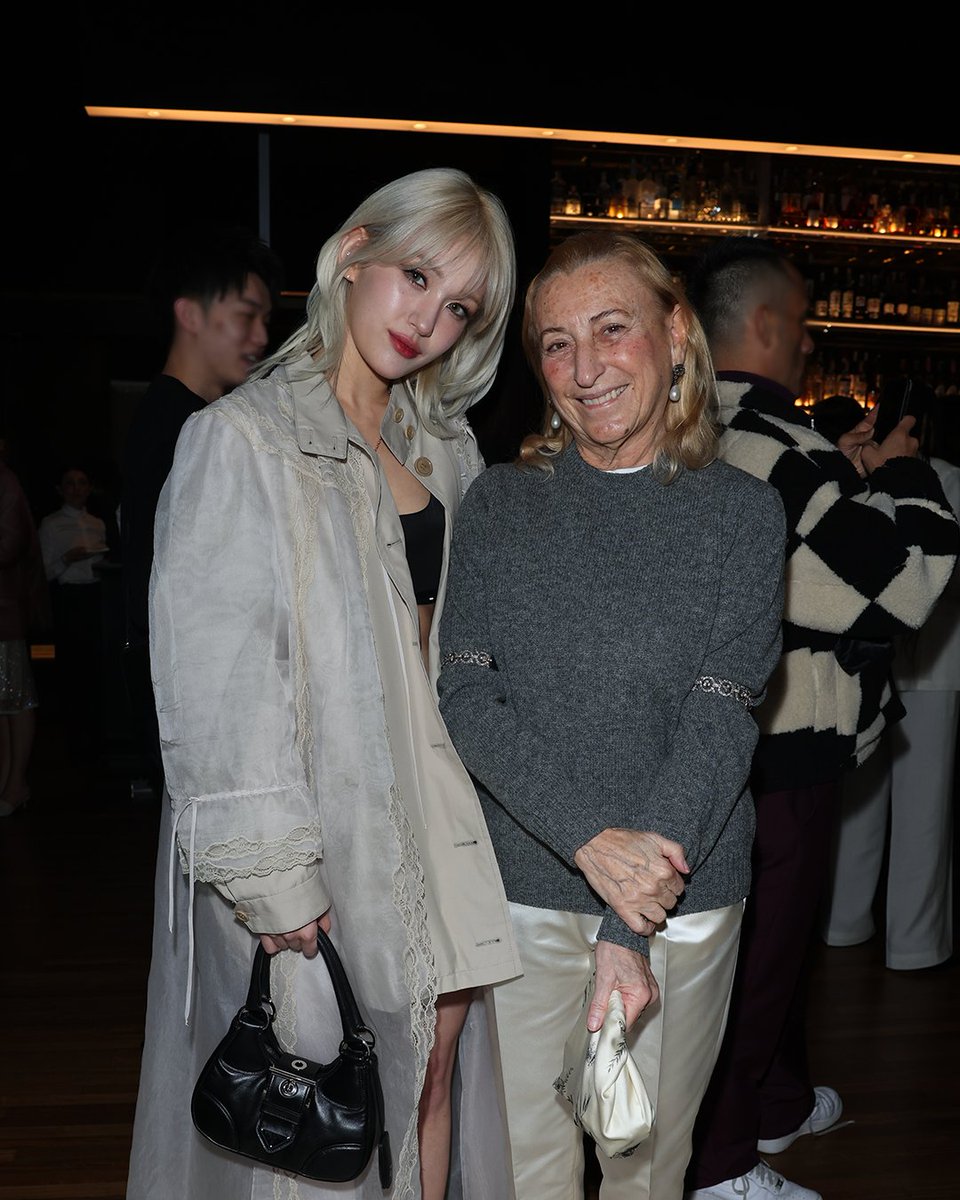 JEON SOMI x PRADA 

At @prada dinner with #MiucciaPrada #RafSimons and #HunterSchafer

#JEONSOMI #전소미 #PRADA
#THEBLACKLABEL #더블랙레이블