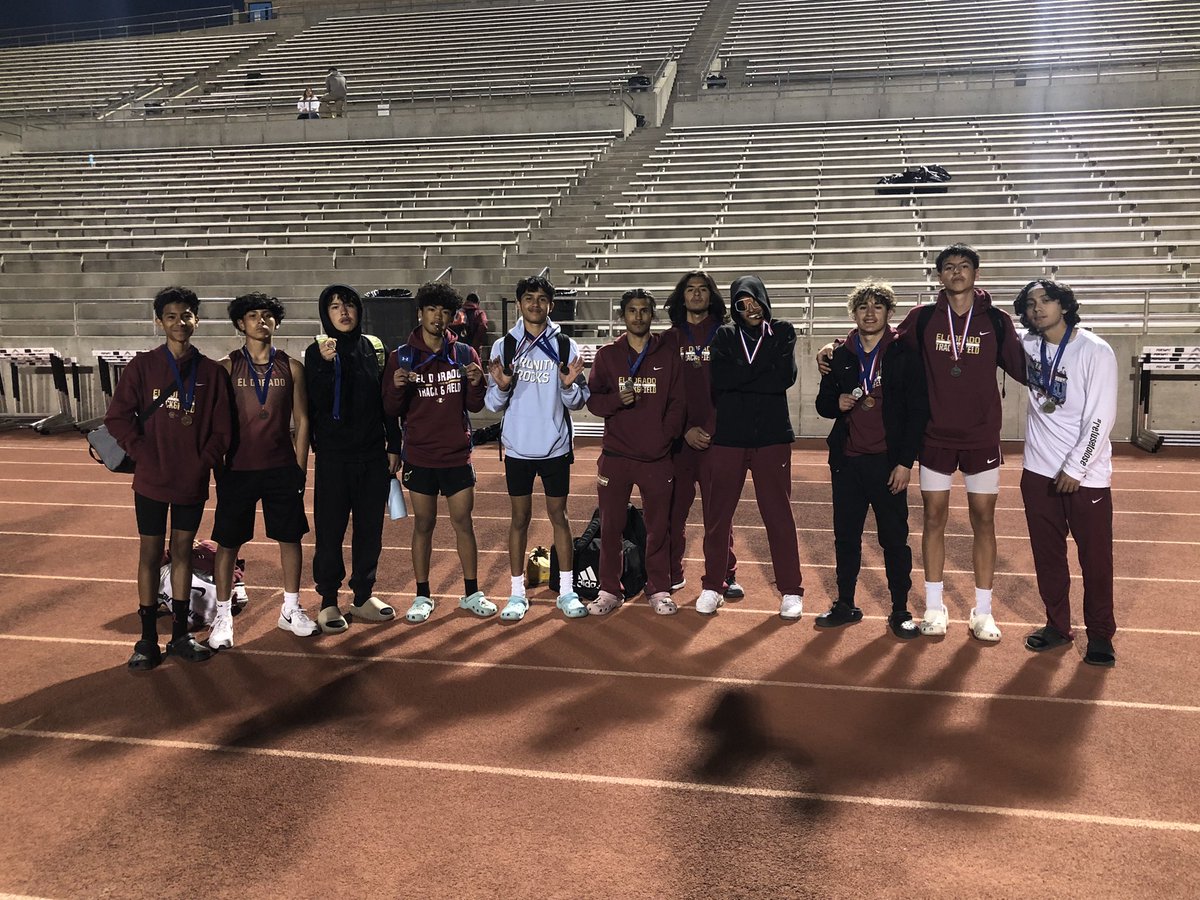 That mid distance crew showed out today! Best thing about it… They’re all hungry for more!😎💪🏼 #Relentless #OneEmpire <a href="/EDAztecs_HS/">Patricia Pedroza</a> <a href="/Coach1Martinez/">Frank Martinez</a> <a href="/SarinanaEDHS/">Jacob Sarinana</a> <a href="/CoachGabaldon/">Norbert Gabaldon</a> <a href="/klopez_EDHS/">Kristen Lopez</a> <a href="/CoachCpat_JHM/">Cedric Patterson</a>